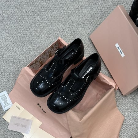 شوز من ميوميو