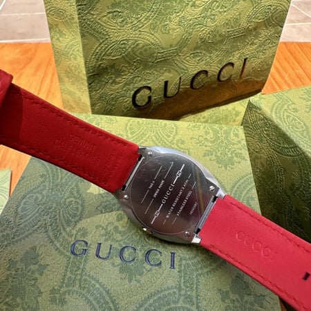 ساعة من قوتشي