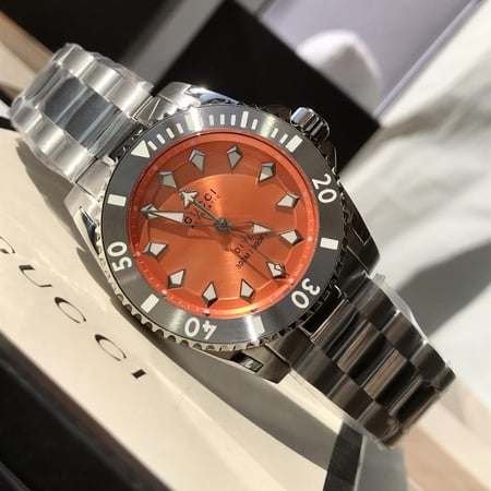 ساعة من قوتشي  40mm