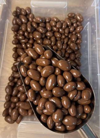 فول سوداني فاخر مغطى بشوكولاتة الحليب البلجيكية