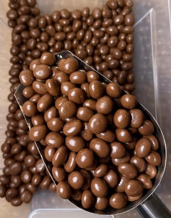 دراجيه قهوة بشوكولاتة الحليب في مغرفة