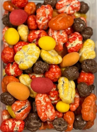 دراجيه او ملبس من مكسرات فاخرة بالشوكلاتة البلحكيه