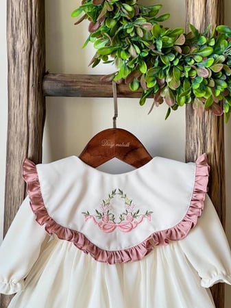 فستان مع القبعة بدون الشراب 0-3 شهور الى 1سنة