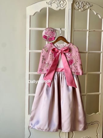 فستان من 8 سنوات الى 16 سنة بدون القبعه