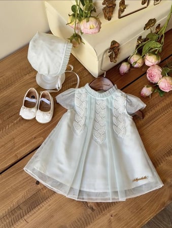 فستان من 0_3 شهور الى 9_12 شهر مع القبعة الفرنسية من 1 الى 3 سنوات بدون القبعة