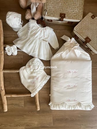 مدس  مع اللفه والقبعه الدائريه