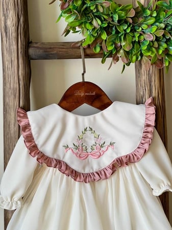 فستان مع القبعة بدون الشراب 0-3 شهور الى 1سنة