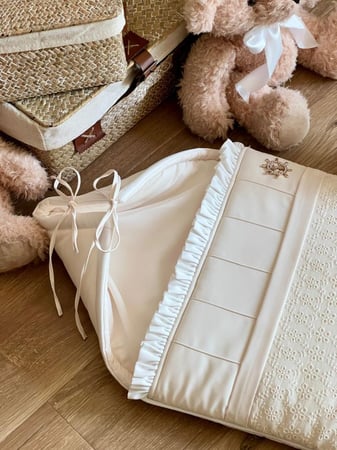 مدس  مع اللفه والقبعه الفرنسيه