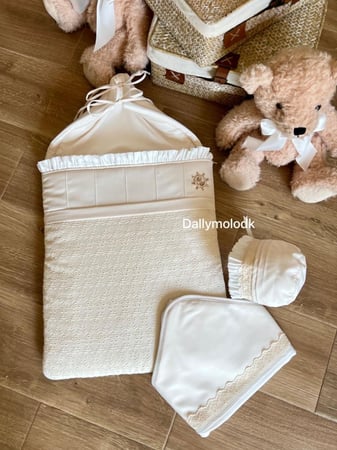 مدس  مع اللفه والقبعه الفرنسيه