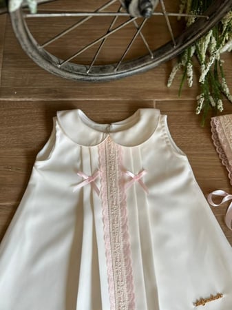 فستان مع القبعه الفرنسيه 0-3 شهور الى 1 سنة