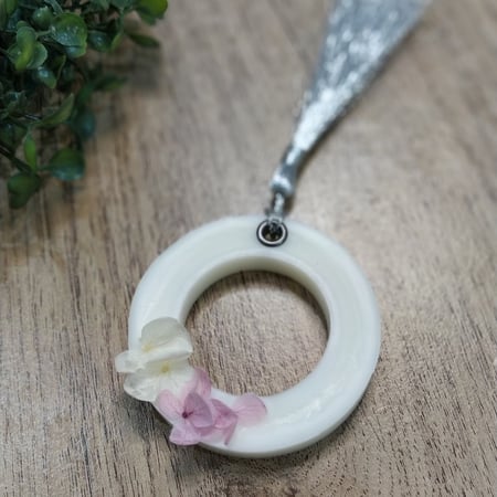 « شموع معطرات الخزائن »