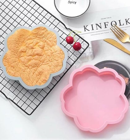 سيليكون على شكل ورده يستخدم السيلكون للخبز / ريزن / كونكريت  لون رمادي ( قطعه واحده )