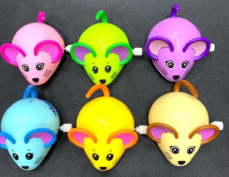 لعبة فار بلاستيك للقطط اللون غير محدد