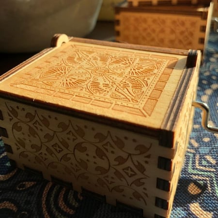 صندوق موسيقى ( البروفيسور )