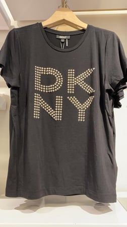 تيشيرت دكني أسود لوقو ذهبي