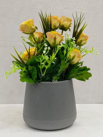 شجرة ورد مع حوض بلاستيك الارتفاع 40 سم العرض 25 سم