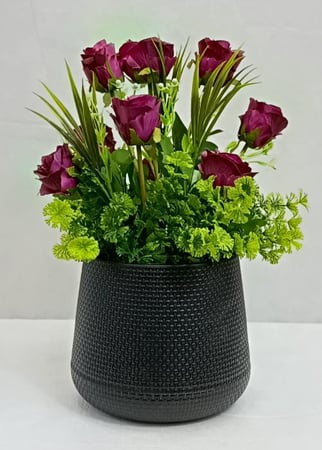 شجرة ورد مع حوض بلاستيك الارتفاع 40 سم العرض 25 سم