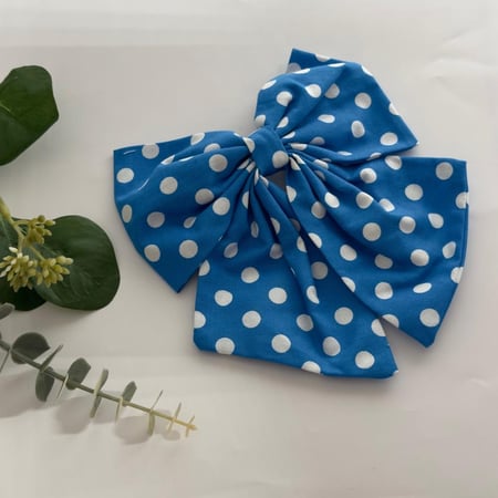 فيونكات شعر كبيره