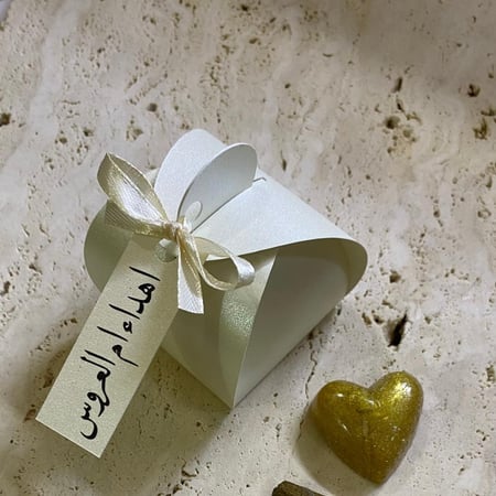 توزيعات مستكه معطره مع كسر عود