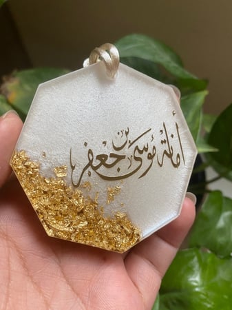 تعليقة سيارة ثماني شكل