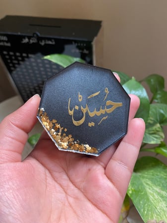 تعليقة سيارة مع رقائق ذهبيه