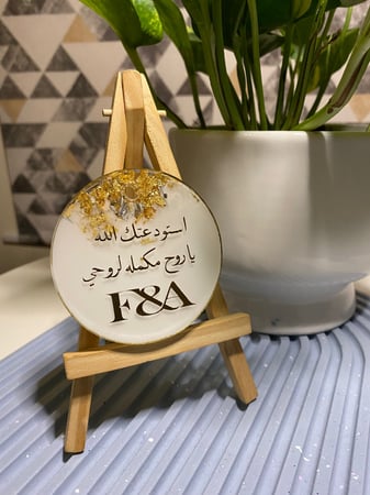 تعليقة سيارة ابيض مع ورق ذهب والفضه