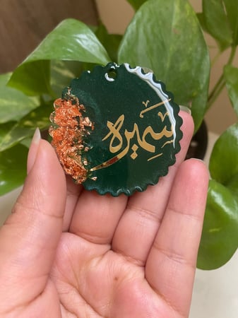 تعليقة سيارة مع ورق برتقالي