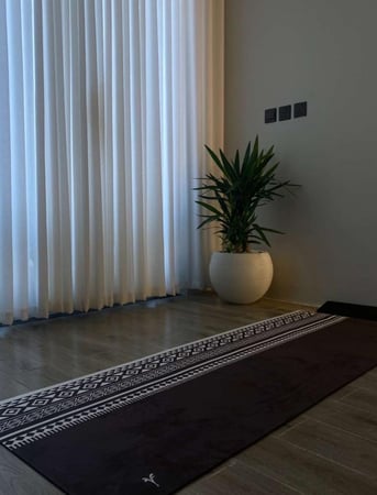 بساط تمرين تالي الليل - لون اسود مخملي فاخر "سميك"