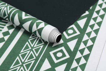 انتماء - بساط تمرين خفيف بلون اخضر مخملي فاخر "رقيق- نحيف"