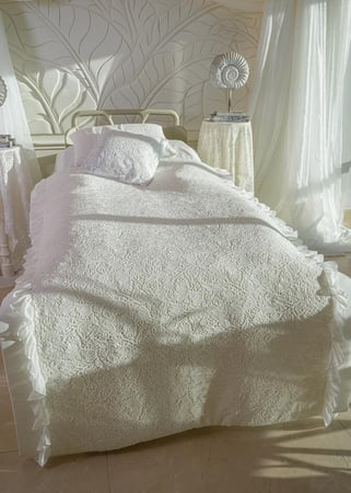 Unique dantela cover