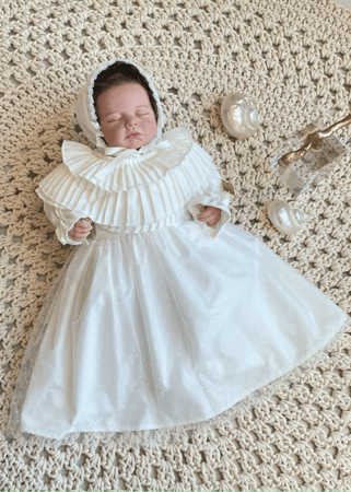 فستان مواليد استقبال انيق بياقة كسرات