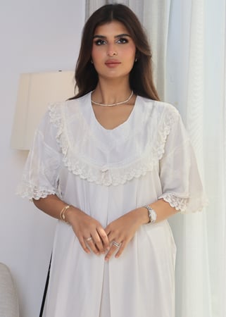 قميص كلاسيك نص كم بالدانتيل