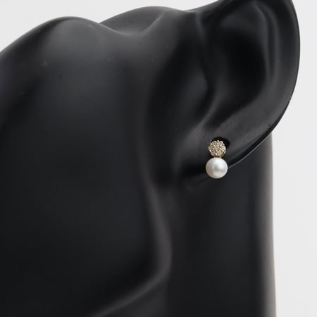 حلق ذهب مزين باللؤلؤ