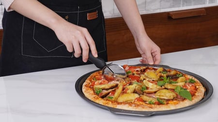 قطاعة بيتزا بمقبض مريح عالية الجودة