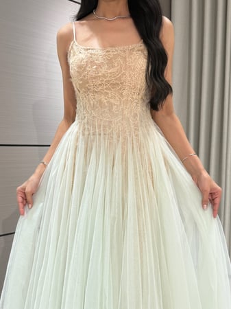 فستان عيد ميدي  أنيق بتطريز فاخر