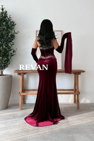 فستان مخملي سحر الإطلالة الملكية