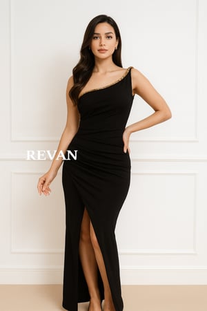 فستان ميدي فاخر من ريڤــان أسود سادة بكتف واحد مع تفصيلة ذهبية أنيقة