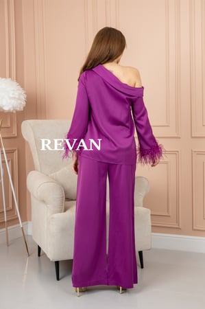 طقم مكون من بلوزة بنطلون بتصميم عصري فريد