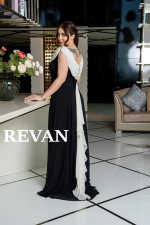 فستان كلاسيكي سهرة شيفون بذيل وشال منسدل من الخلف