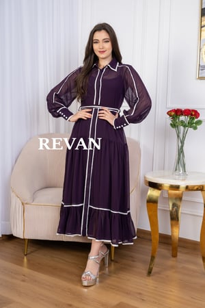 فستان أنيق بتصميم كلاسيكي ولمسات عصرية