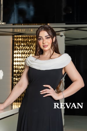 فستان كلاسيكي سهرة شيفون بذيل وشال منسدل من الخلف