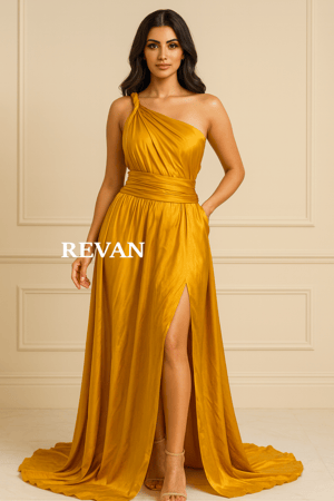 فستان سهرة تركي من ريڤــان باللون الذهبي الميتاليك بتصميم كتف واحد وشق أمامي راقٍ