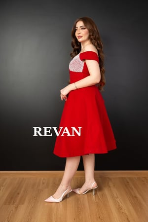 فستان شمواه مرصع باللول على الصدر