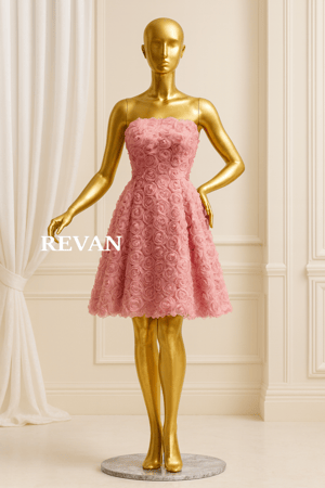 فستان ميدي بحمالات رفيعة وورود بارزة من ريڤــان