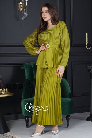 طقم نسائي قماش ستان مع حزام مزين بكرستال