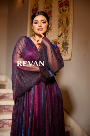 فستان سهرة بأكمام كيمونو شفافة