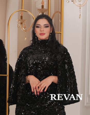 بلوزة مشجرة بالترتر