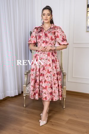 فستان تركي مطبع واسع بقصة ميدي ناعمة