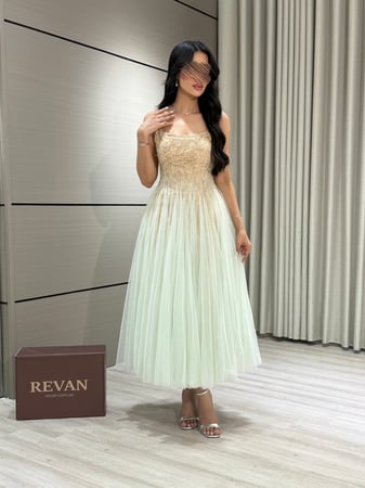 فستان عيد ميدي  أنيق بتطريز فاخر