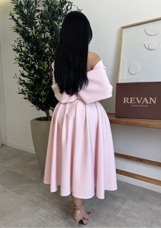 فستان عيد ميدي بياقة أوف شولدر نعومة راقية من ريڤــان